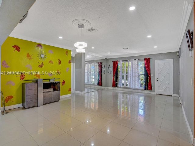 1161 NE 202nd St, Miami, FL 33179