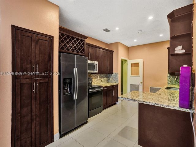 1161 NE 202nd St, Miami, FL 33179