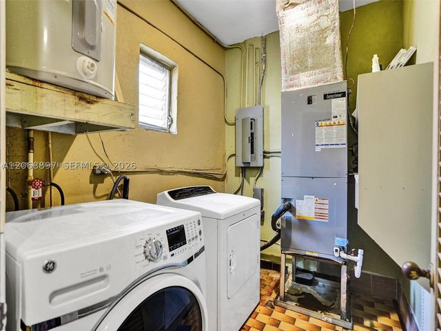 1161 NE 202nd St, Miami, FL 33179