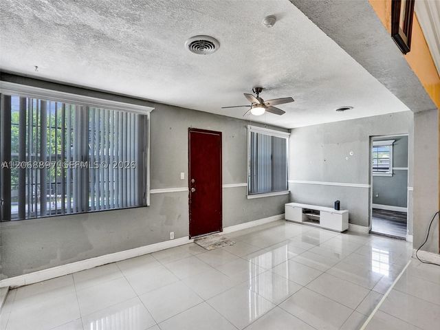 1161 NE 202nd St, Miami, FL 33179