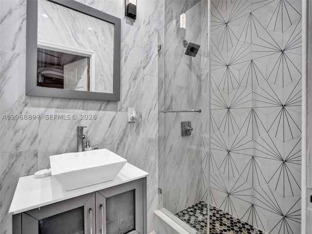 1161 NE 202nd St, Miami, FL 33179