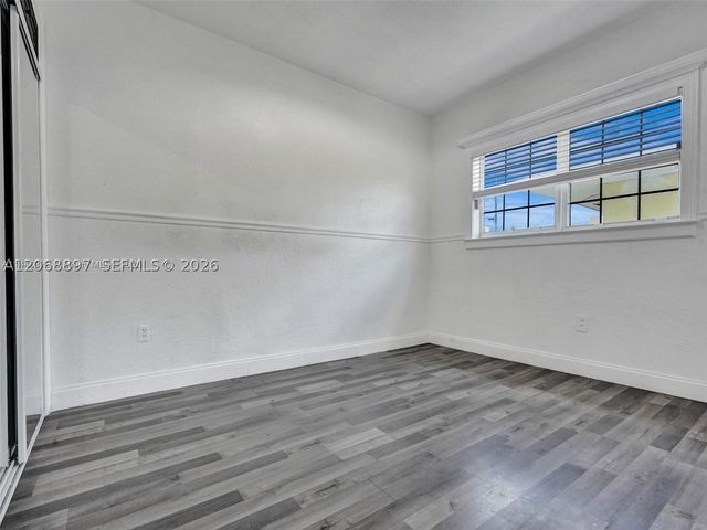 1161 NE 202nd St, Miami, FL 33179