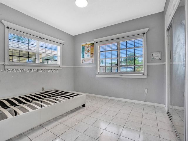 1161 NE 202nd St, Miami, FL 33179