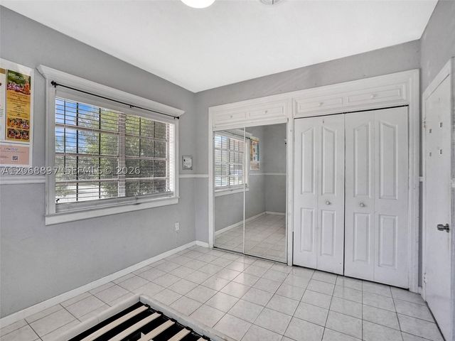 1161 NE 202nd St, Miami, FL 33179