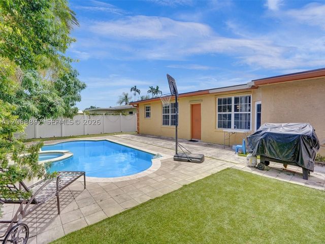1161 NE 202nd St, Miami, FL 33179