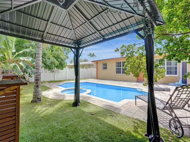 1161 NE 202nd St, Miami, FL 33179