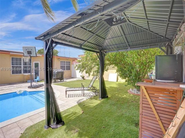 1161 NE 202nd St, Miami, FL 33179