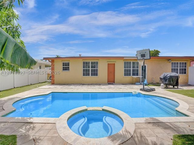1161 NE 202nd St, Miami, FL 33179