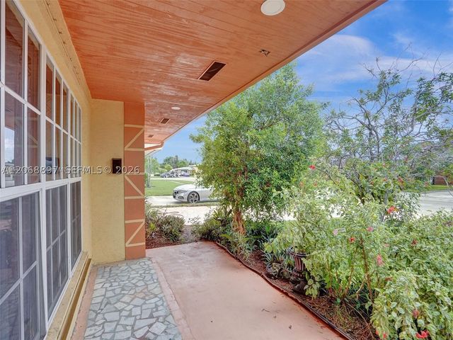 1161 NE 202nd St, Miami, FL 33179