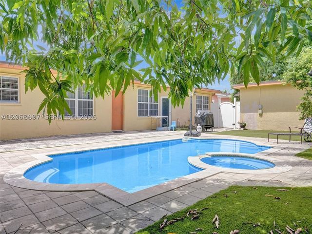 1161 NE 202nd St, Miami, FL 33179