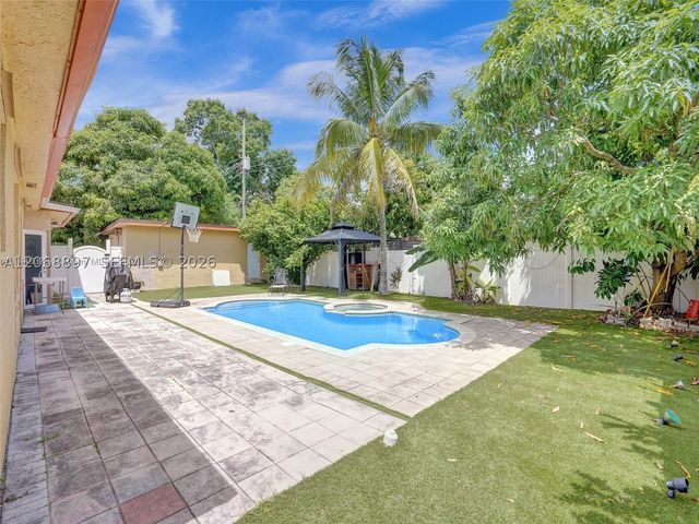 1161 NE 202nd St, Miami, FL 33179
