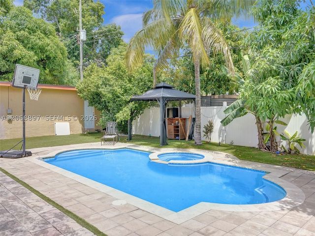 1161 NE 202nd St, Miami, FL 33179