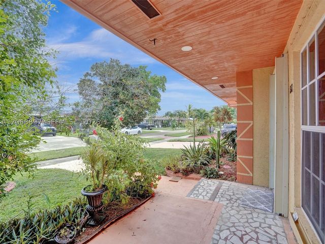 1161 NE 202nd St, Miami, FL 33179