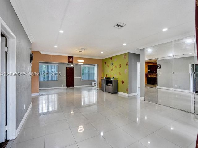 1161 NE 202nd St, Miami, FL 33179