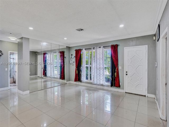 1161 NE 202nd St, Miami, FL 33179