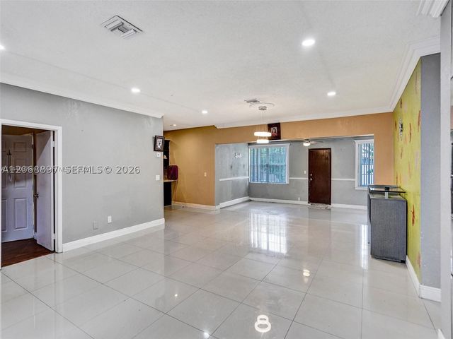 1161 NE 202nd St, Miami, FL 33179