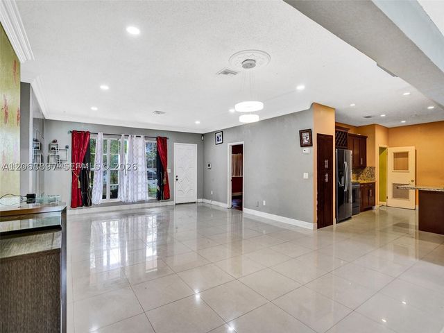 1161 NE 202nd St, Miami, FL 33179