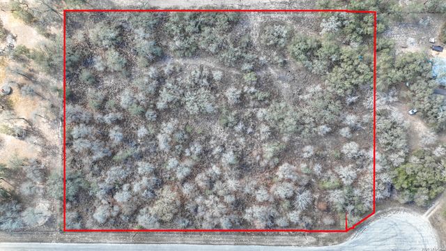 20 Clear Lake Loop, Poteet, TX 78065