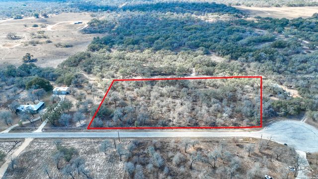 20 Clear Lake Loop, Poteet, TX 78065