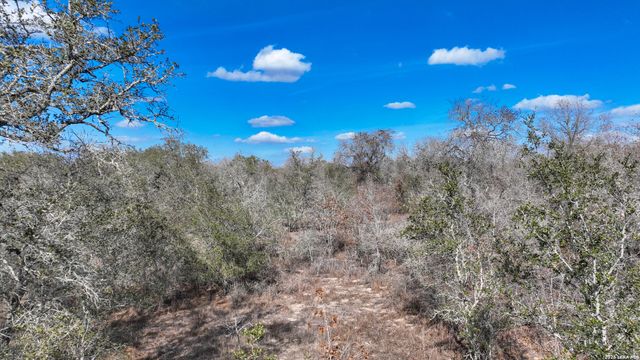 20 Clear Lake Loop, Poteet, TX 78065