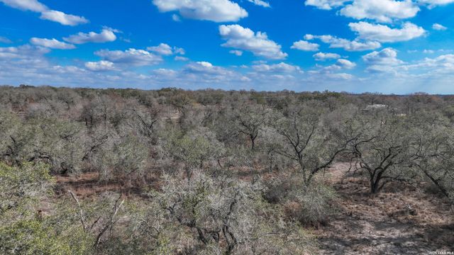 20 Clear Lake Loop, Poteet, TX 78065
