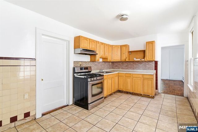 196 Sussex Avenue, Newark, NJ 07103