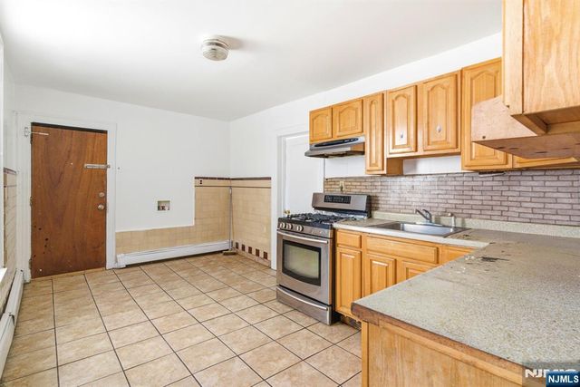 196 Sussex Avenue, Newark, NJ 07103