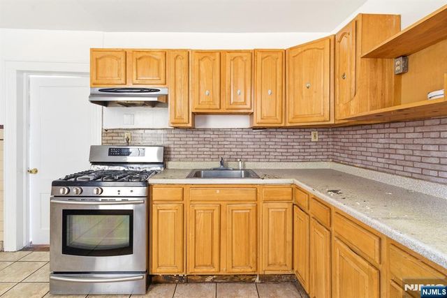 196 Sussex Avenue, Newark, NJ 07103