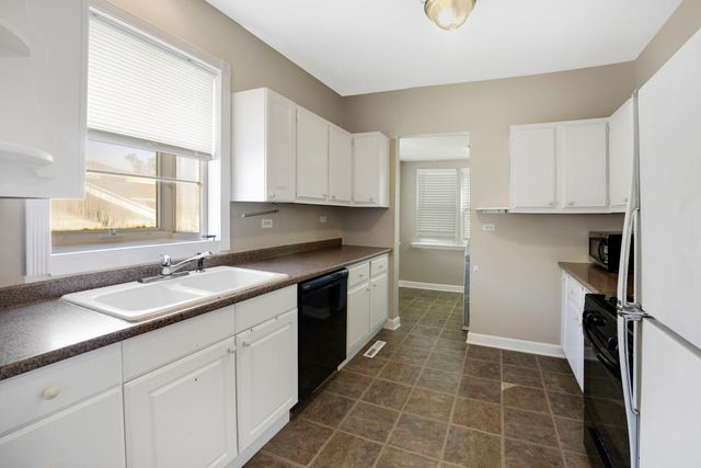 1349 Floresta, Crystal Lake, IL 60014