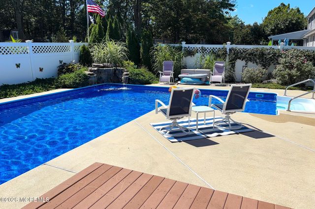 891 Derry Drive, Toms River, NJ 08753