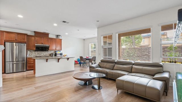 8522 Old Stonefield Chase, San Diego, CA 92127