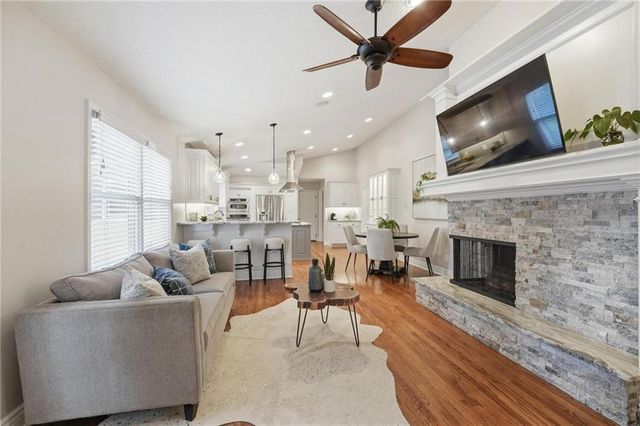 9012 Cherokee Lane, Leawood, KS 66206