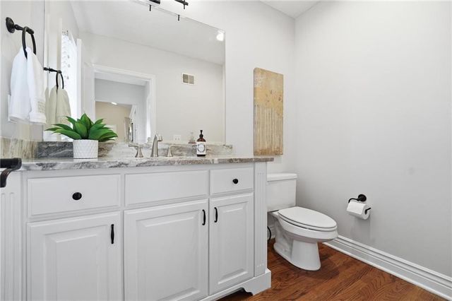 9012 Cherokee Lane, Leawood, KS 66206
