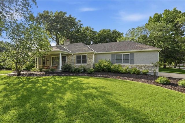 9012 Cherokee Lane, Leawood, KS 66206