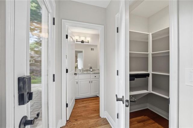 9012 Cherokee Lane, Leawood, KS 66206