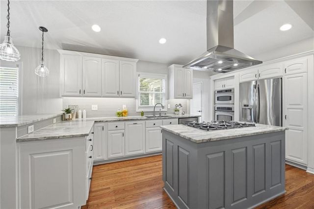 9012 Cherokee Lane, Leawood, KS 66206
