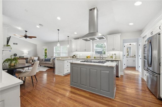 9012 Cherokee Lane, Leawood, KS 66206
