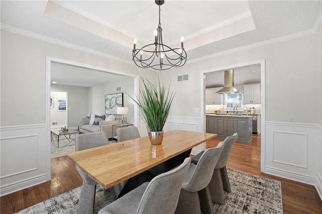 9012 Cherokee Lane, Leawood, KS 66206