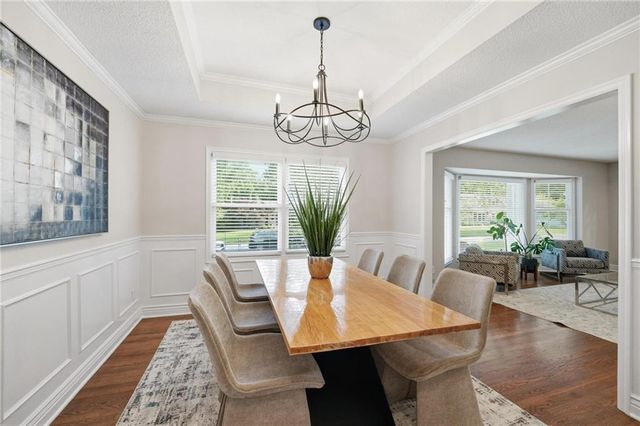 9012 Cherokee Lane, Leawood, KS 66206