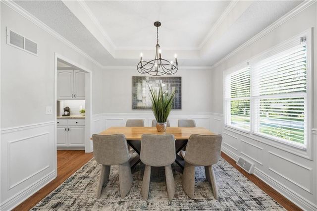 9012 Cherokee Lane, Leawood, KS 66206