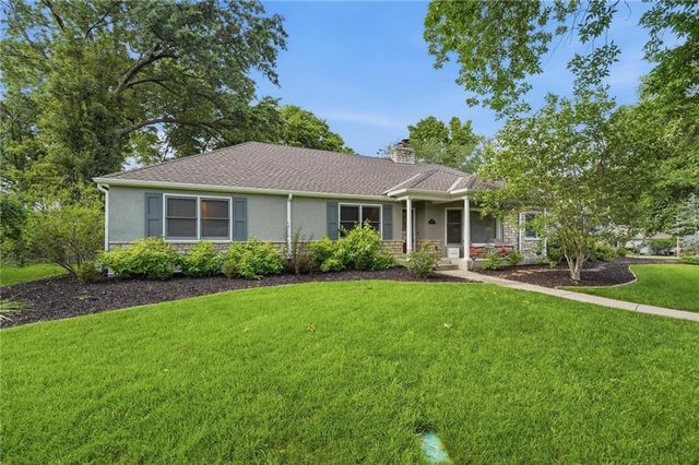 9012 Cherokee Lane, Leawood, KS 66206