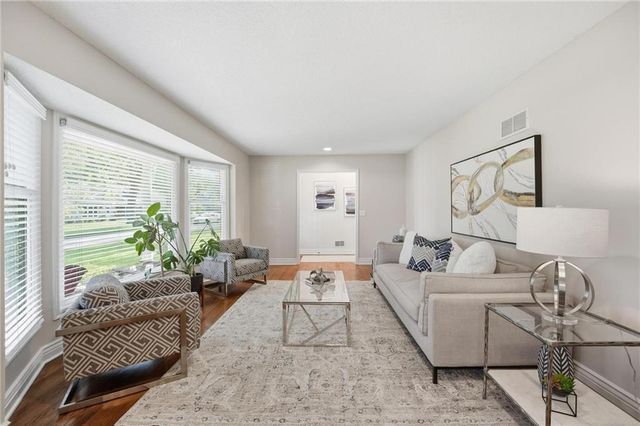 9012 Cherokee Lane, Leawood, KS 66206