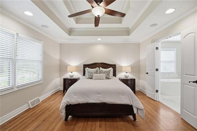 9012 Cherokee Lane, Leawood, KS 66206