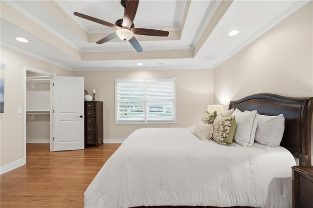 9012 Cherokee Lane, Leawood, KS 66206