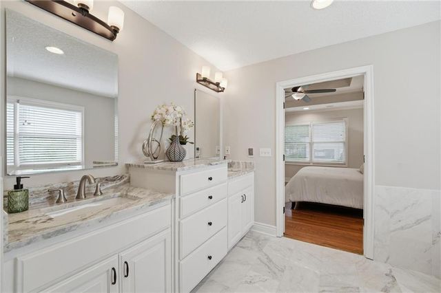 9012 Cherokee Lane, Leawood, KS 66206
