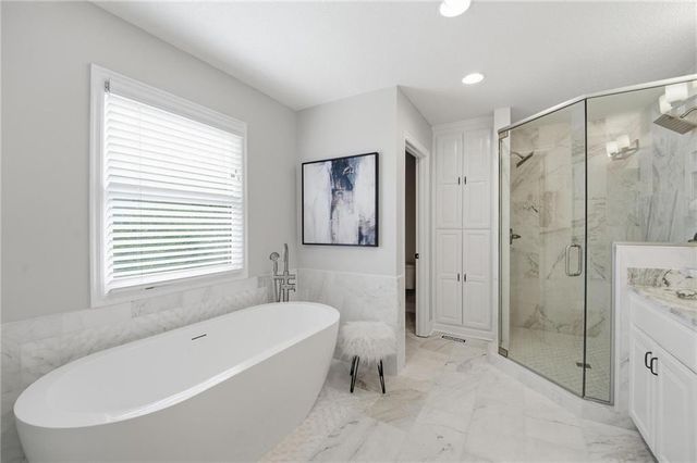 9012 Cherokee Lane, Leawood, KS 66206