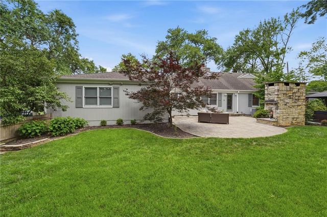 9012 Cherokee Lane, Leawood, KS 66206