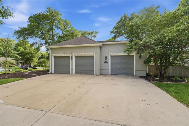 9012 Cherokee Lane, Leawood, KS 66206