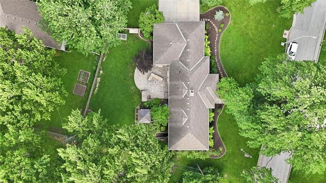 9012 Cherokee Lane, Leawood, KS 66206
