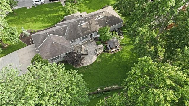 9012 Cherokee Lane, Leawood, KS 66206